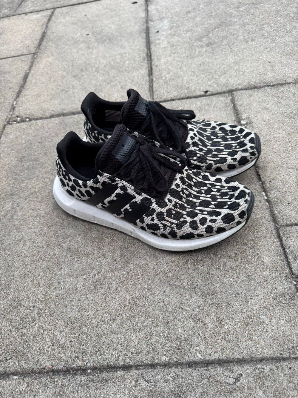Adidas Swift Run BD7962 Leopard Animal Print Sneakers Black White Women’s 9